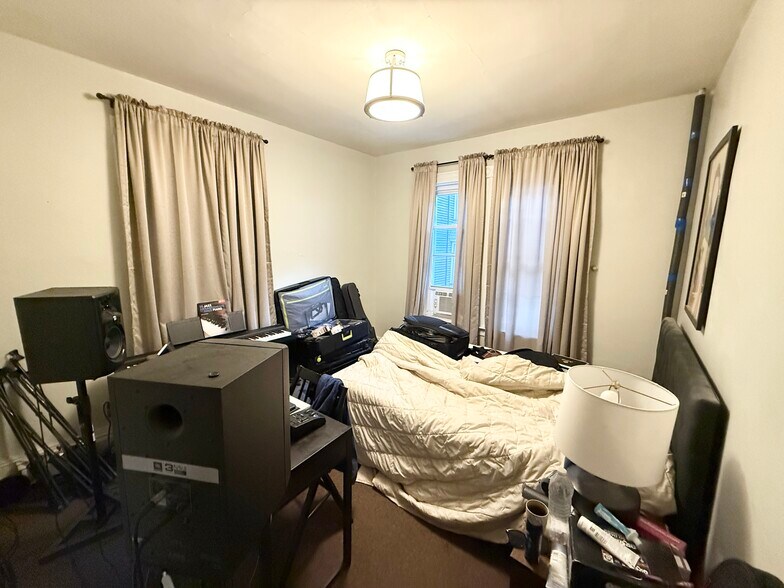 Building Photo - 99 Calumet St