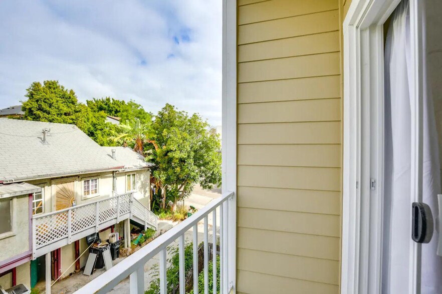 Building Photo - 2658-72 Broadway