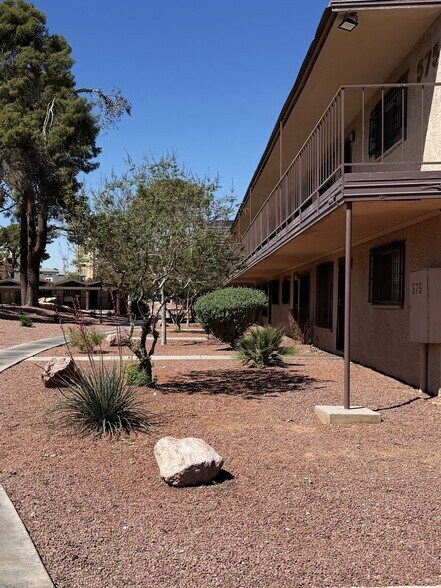 Building Photo - 575 S Royal Crest Cir