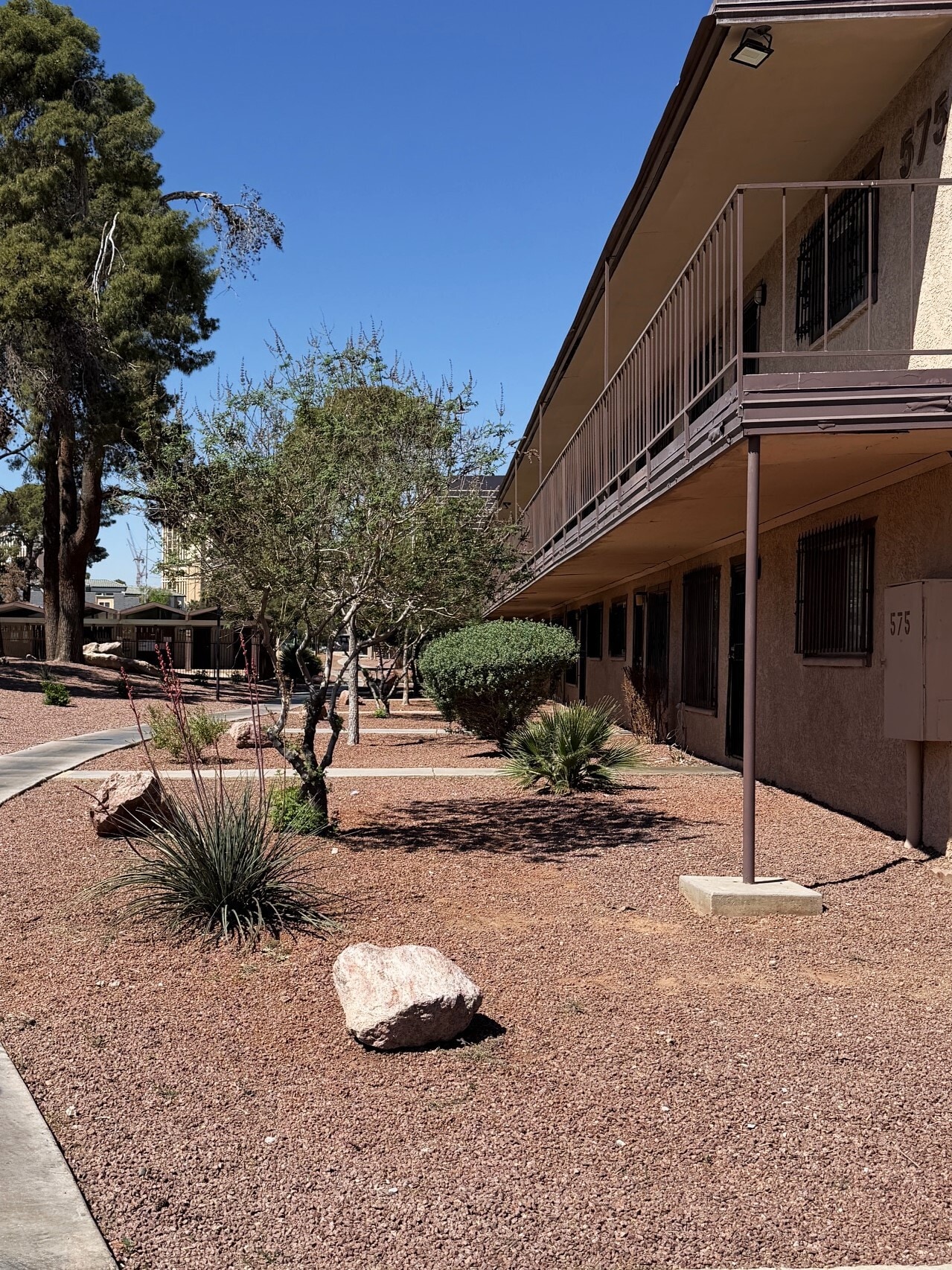 Building Photo - 575 S Royal Crest Cir