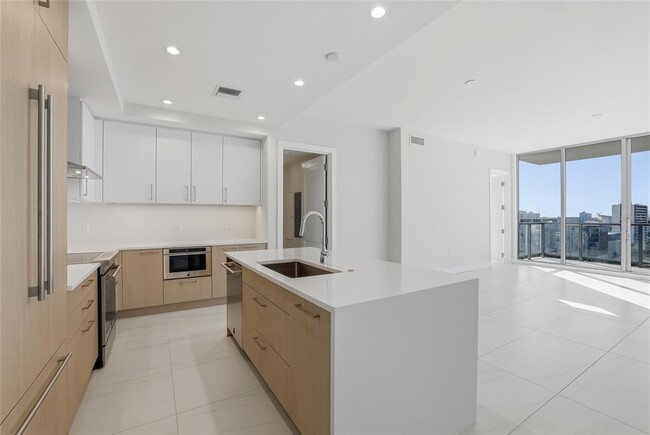 Building Photo - 275 1st Ave S