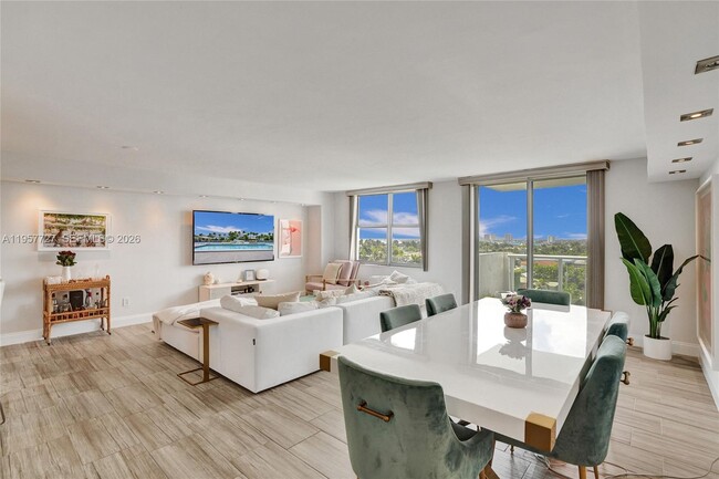 Building Photo - 10000 W Bay Harbor Dr