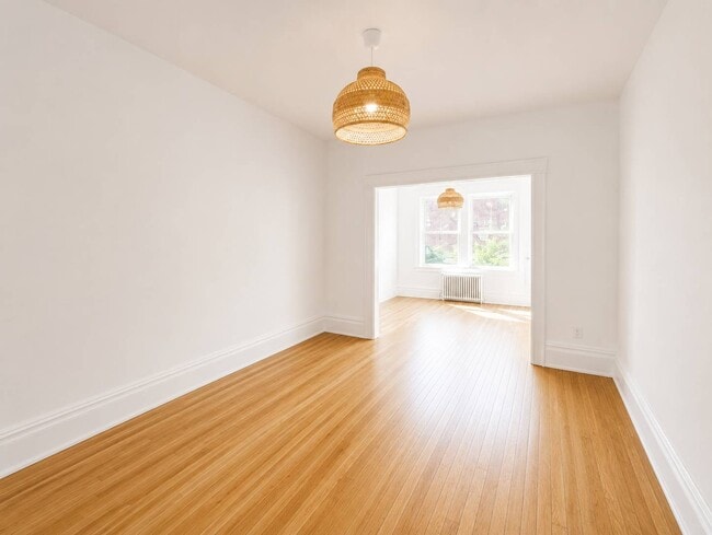 Building Photo - 72-45 60th Ln