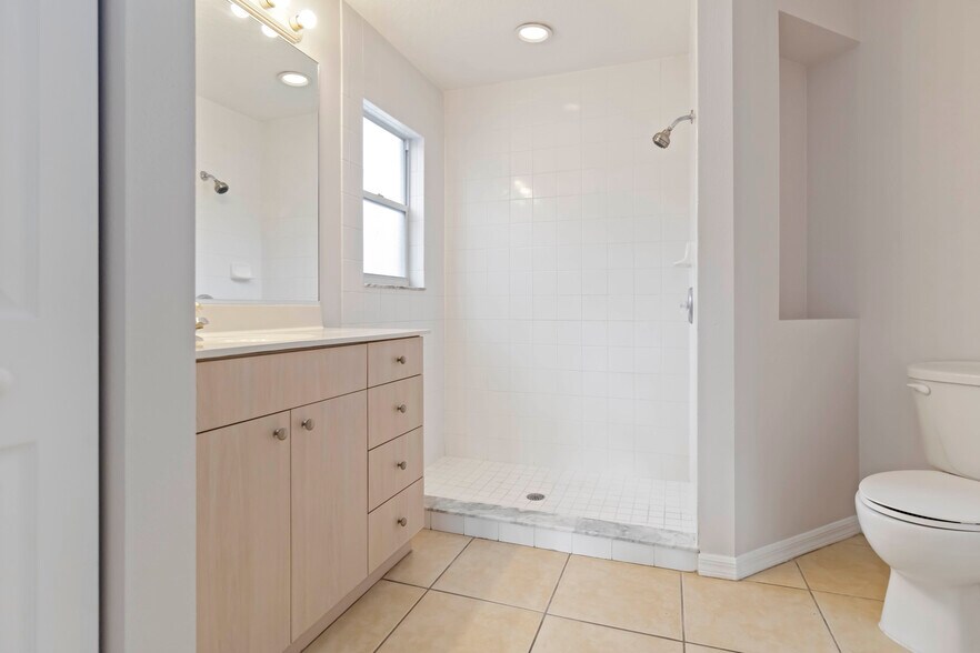Building Photo - 1612 Summer Breeze Way
