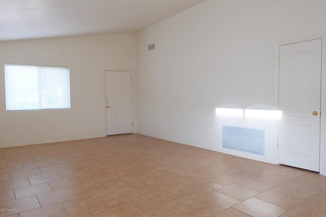 Building Photo - 8042 E Sundew Dr