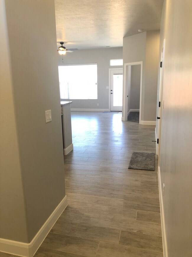 Building Photo - 2557 W 245 N