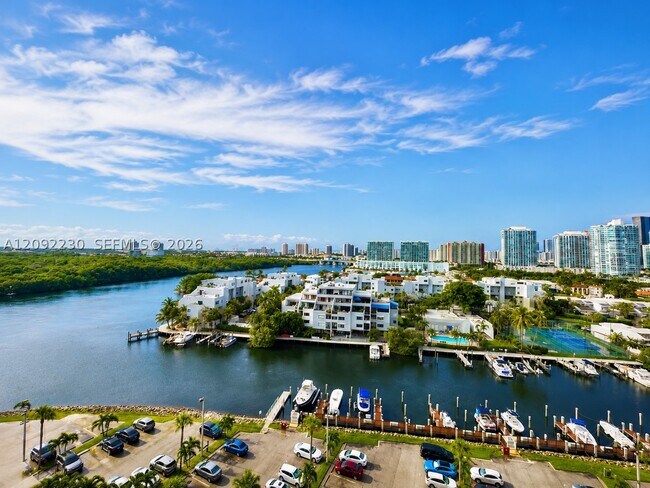 Building Photo - 400 Kings Point Dr