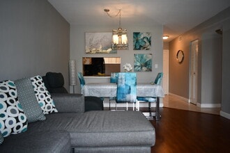 Building Photo - 2721 Garden Dr N