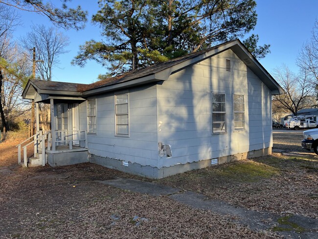 Building Photo - 105 Faulkner St