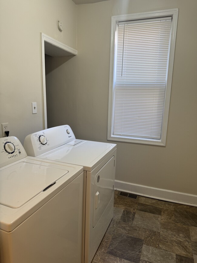 Laundry room - 1215 W 7th St