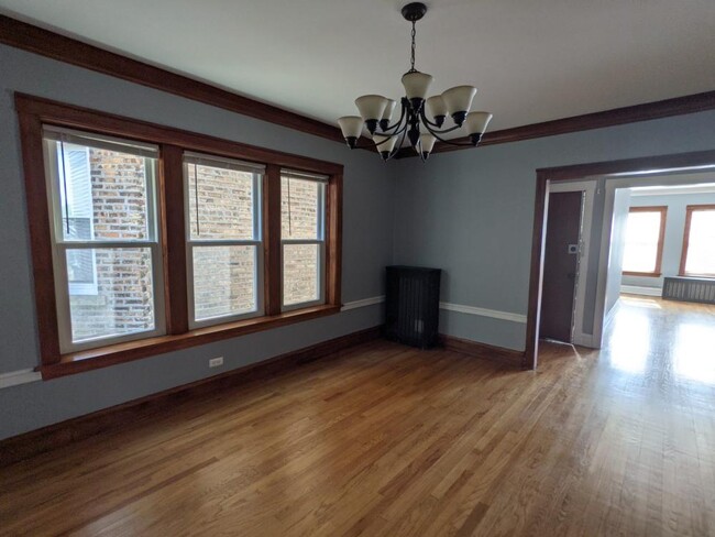 Building Photo - 2 bedroom in Chicago IL 60625