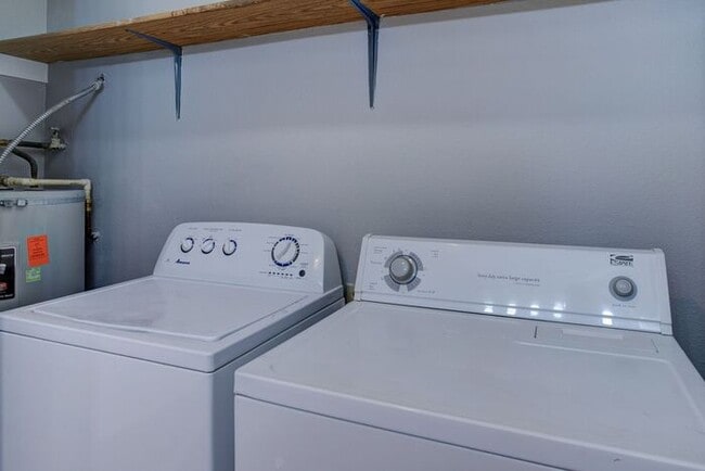 Building Photo - 2 bedroom unit. Pets OK! Lots of upgrades!...