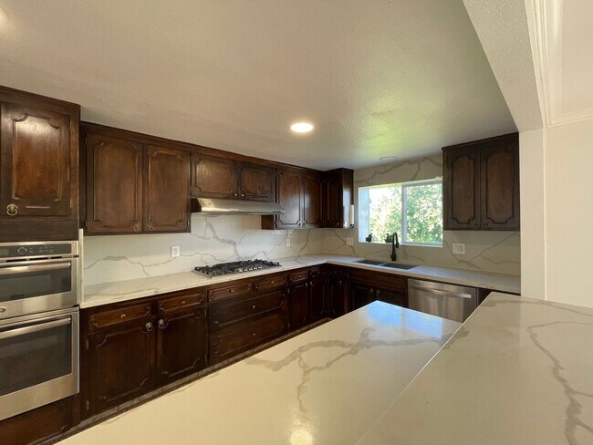Building Photo - 6520 Havenside Dr