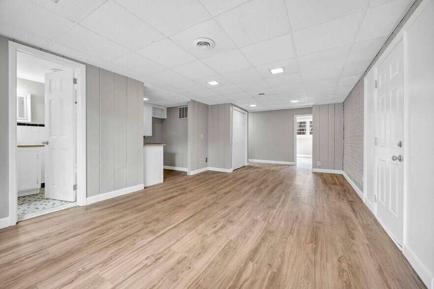 Building Photo - 842 Delverton Rd