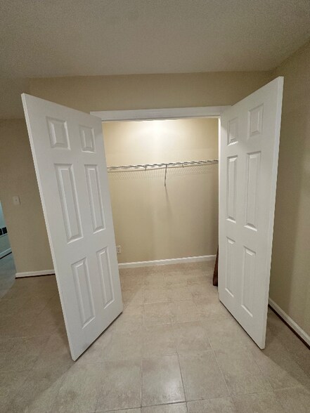 Building Photo - 2907 Dumas St