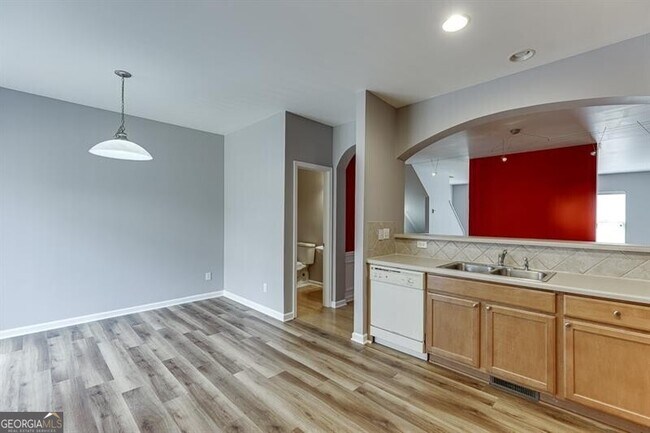 Building Photo - 805 Tulip Poplar Way