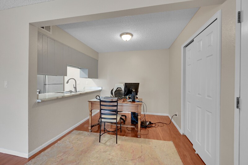 Building Photo - 539 Wright St