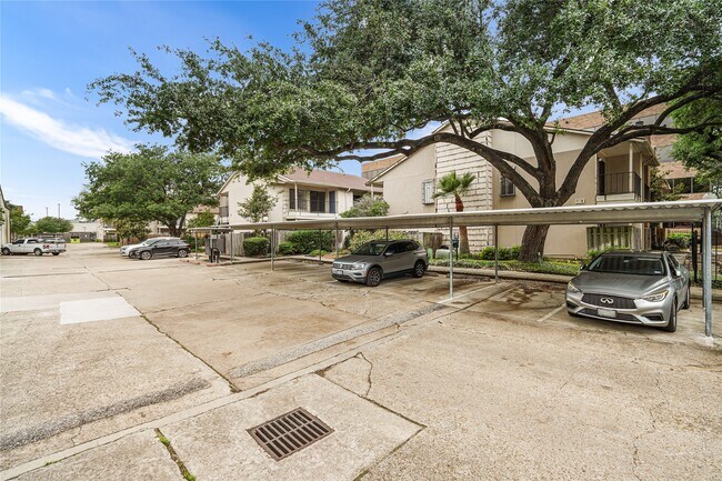 Building Photo - 1818 Augusta Dr