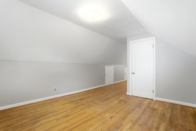 Building Photo - 3267 Walmar Dr