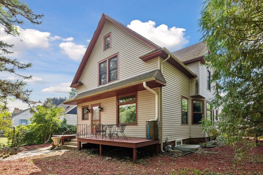 Building Photo - 796 Larpenteur Ave W