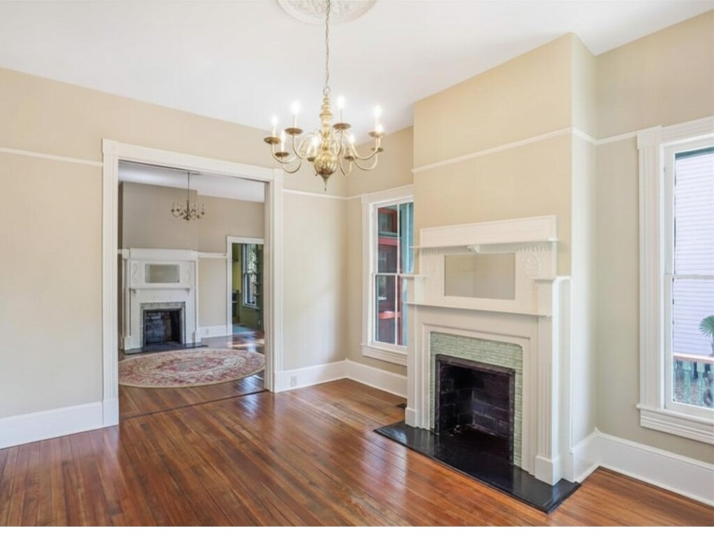 Building Photo - 212 W 40th St