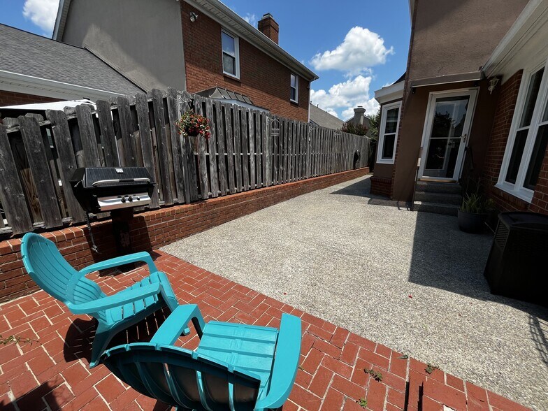 Spacious back patio with INCLUDED gas grill (with natural gas line, so no propane needed!) - 604 Sherbourne Grn
