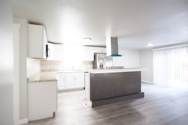 Building Photo - 3 Bedroom 2 Bath NE Salem home is availabl...