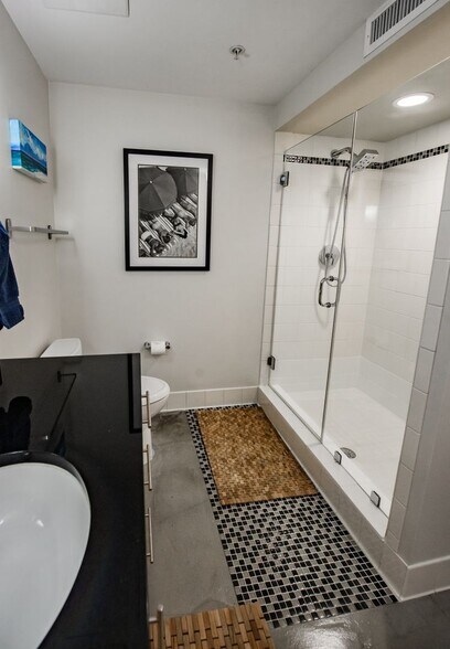 Building Photo - 800 Brazos St