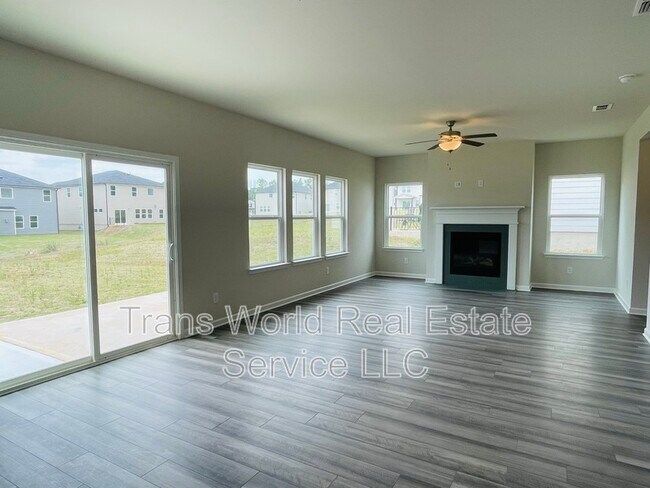 Building Photo - 5950 Green Ash Ct