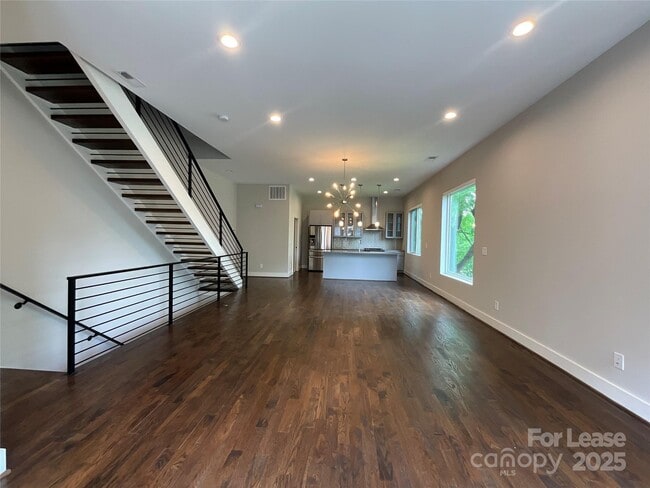 Building Photo - 1012 Westbrook Dr