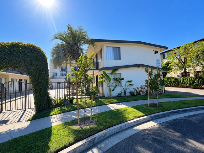 Building Photo - Courtyard Apartments