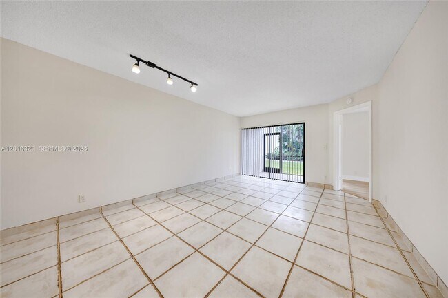 Building Photo - 5521 Courtyard Dr