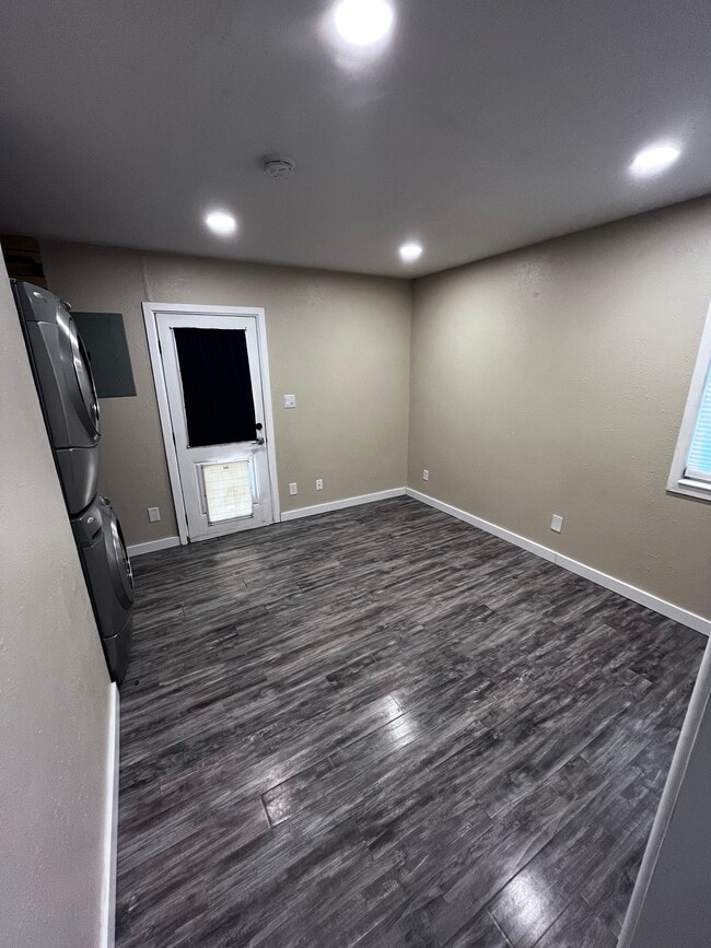 Building Photo - 2018 King Ct