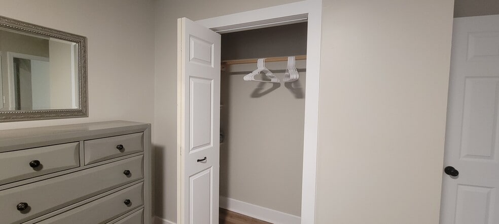 Building Photo - 405 Blyth Rd