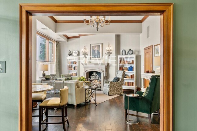 Building Photo - 411 W 7th St