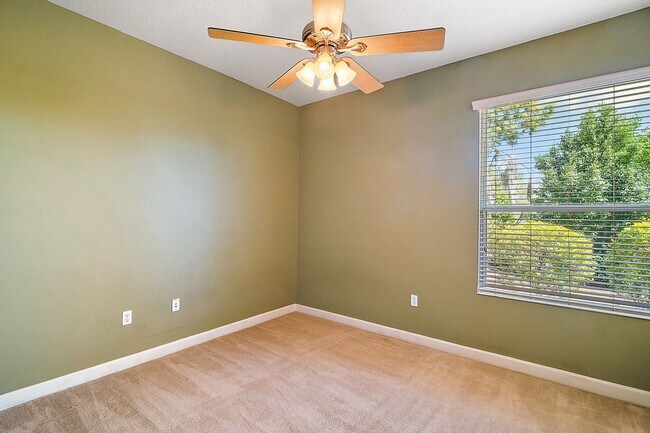 Building Photo - Gorgeous 3-Bedroom, 2-Bath in Bright Water...