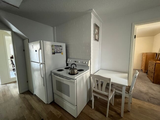 Building Photo - 3219 31st Ave W