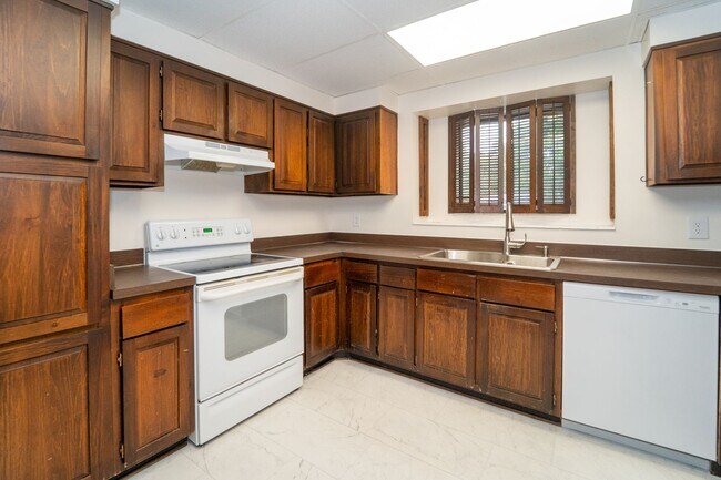 Building Photo - 3/2 Single-Family Shores Home