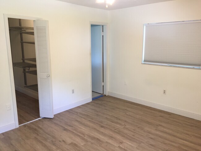 Master En Suite - 3182 Day Ave