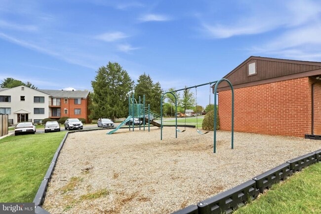 Building Photo - 125 Clubhouse Dr SW