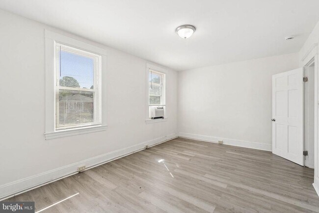 Building Photo - 540 46th St
