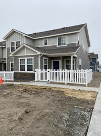 Building Photo - 3 bedroom Wolf Ranch Townhome - Laurel Mou...