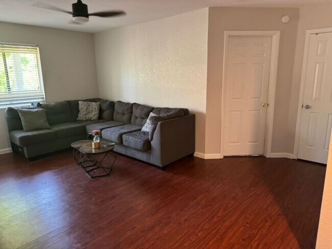 Building Photo - 2 bedroom 2 bath condo located in a gated community