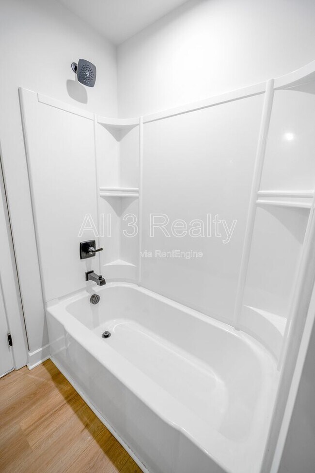 Building Photo - 533 Daffodil Ln