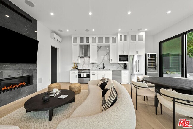 Building Photo - 3140 Coldwater Canyon Ave