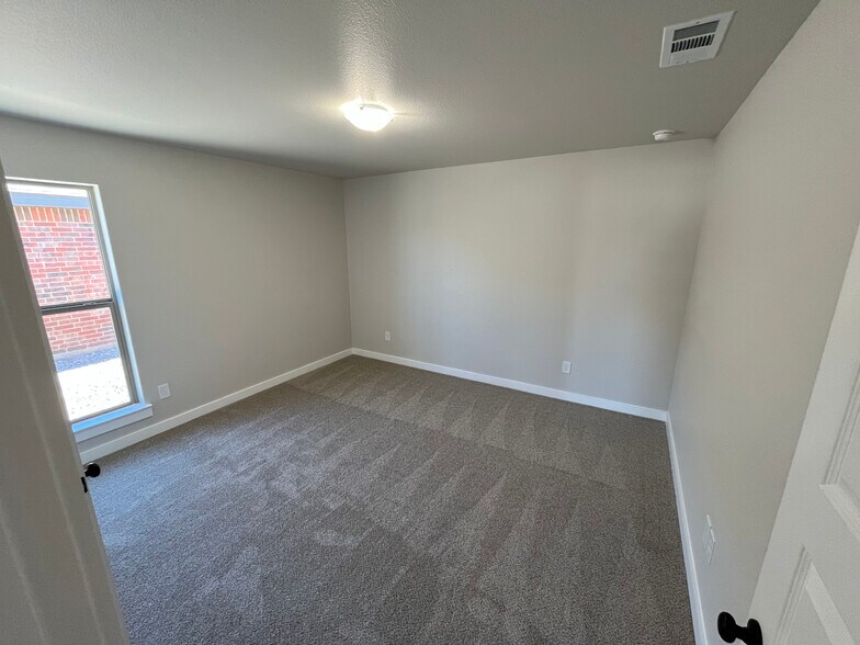 Building Photo - 2302 Copperhead Rd