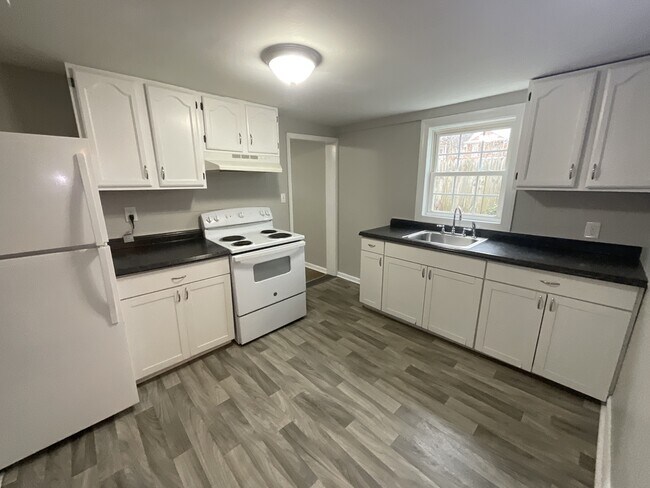 Building Photo - 224 E Mulberry Ave