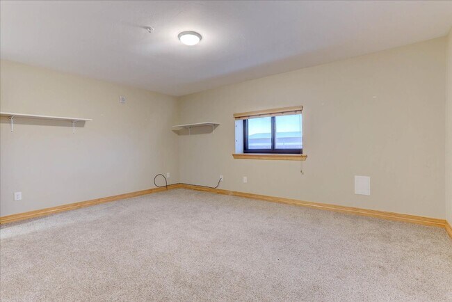 Building Photo - Caretaker Unit Available, Utilities Included, Mountain Views!