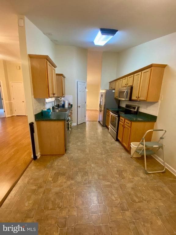 Building Photo - 9504 S Royal Crest Ct