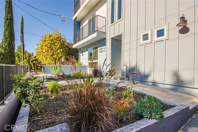 Primary Photo - 10801 Kling St